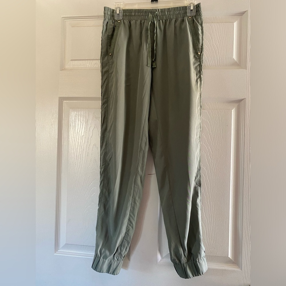 White‎ House Black Market Green Pants With Side Pockets Size XS
